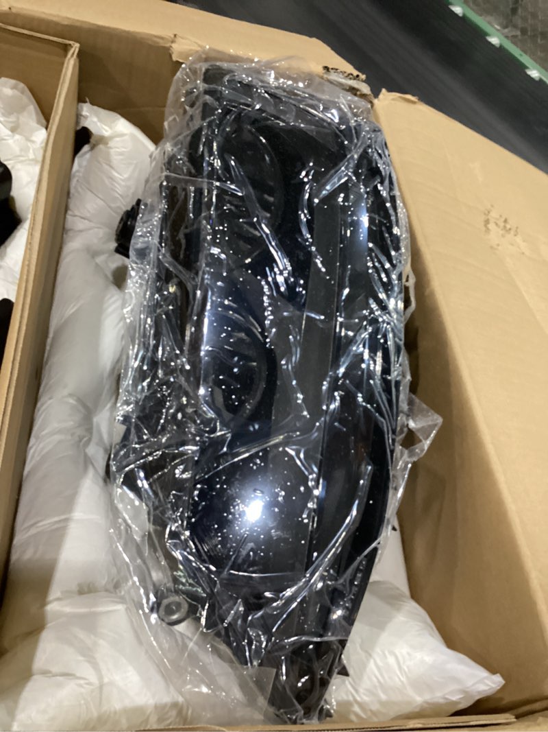 Condition photo showing New/Like New for dna motoring hl-oh-vwjetta11-bk-am black housing amber corner headlights replacement compatible with 11-18 jetta 4-door sedan black amber