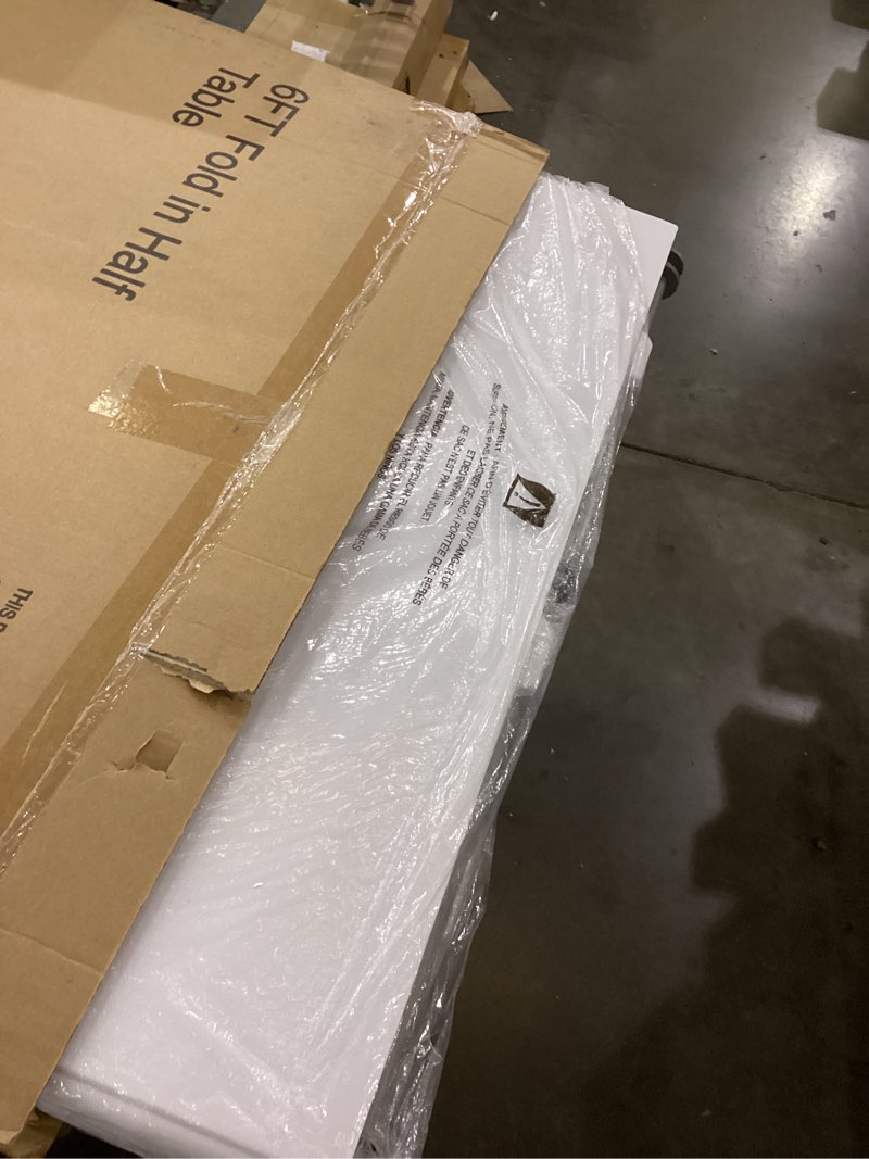 Condition photo showing Good Condition for Folding table