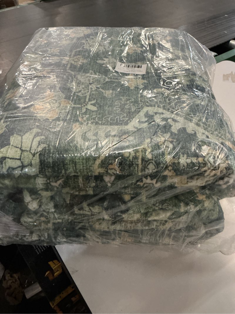 Condition photo showing Good Condition for Joydeco Washable Floral Large Playroom Bedroom Rugs 8x10, Sage Green Area Rug for Living Room Nursery, Boho Flower Non Slip Throw Carpet for Kids Room Dorm Classroom Dining Room 8' x 10' (Rectangular) Light Green