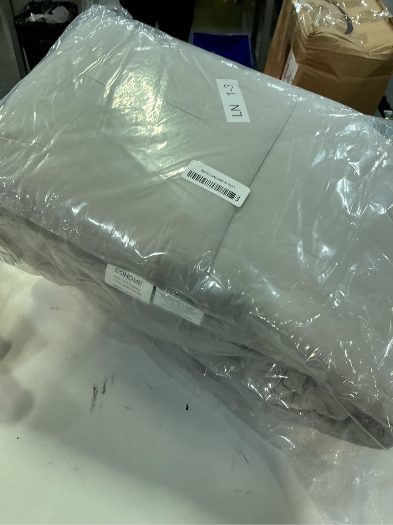 Condition photo showing Good Condition for cohome oversized king size comforter, all-season quilted down alternative duvet insert, luxury hotel gentlesoft comforter with anti-clump tech & 8 tabs - reversible - light grey 98 x116 inches oversized king light grey