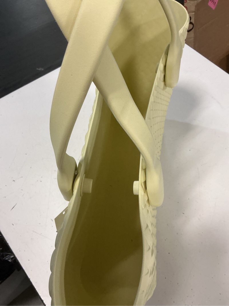 Condition photo showing Good Condition for eva splash tote bag - shade & shore™ yellow