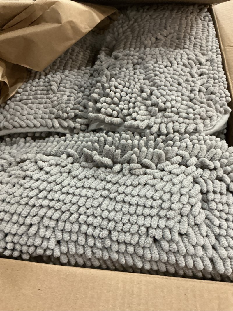 Condition photo showing New/Like New for olanly dog door mat for muddy paws 35x24, absorbs moisture and dirt, absorbent non-slip washable doormat, quick dry chenille mud mat for dogs, entry indoor entryway carpet for inside floor, light grey light grey solid 35" x 24"