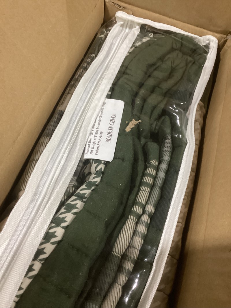 Condition photo showing Good Condition for Woolrich Quilt Set Patchwork Channel Quilting, Cottege Coverlet for Twin Size Bed All Seasons, Lightweight Prewashed Cotton Coverlet Bedspread, Shams, Mill Creek, Oversized Twin/Twin XL Green 2 Piece Mill Creek Green Oversized Twin/Twin XL