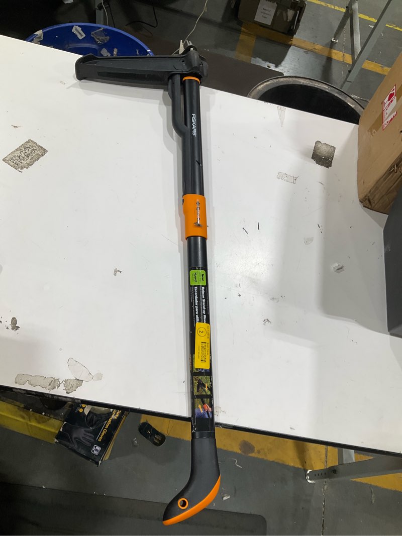 Condition photo showing Good Condition for fiskars deluxe 4 claw with eject long-handle tool weeder