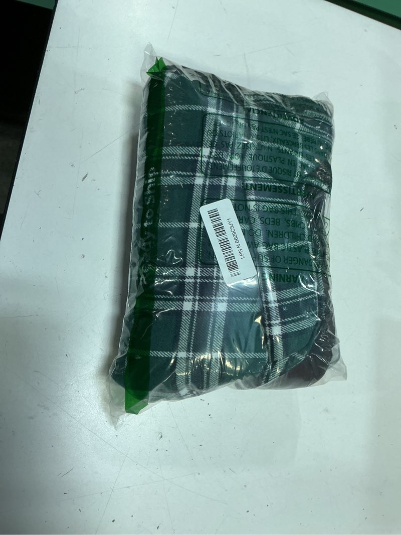 Condition photo showing Good Condition for Kuoser Warm Dog Coat, Waterproof Dog Jacket for Extra Large Dogs, Adjustable Durable XXXL Doggie Winter Coat Reversible Puppy Cold Weather Apparel for Large Breed, Green 3XL Green 3X-Large (Pack of 1)