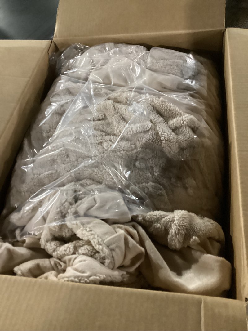 Condition photo showing Good Condition for Bedsure Fluffy Flannel Duvet Cover Set - Faux Fur Comforter Cover Queen Size, Deep Beige Warm Plush Bedding for Winter, 3-Piece Set with Zipper Closure (90"x90") and 2 Pillow Shams 02 - Deep Beige (No Comforter) Queen (90" x 90")