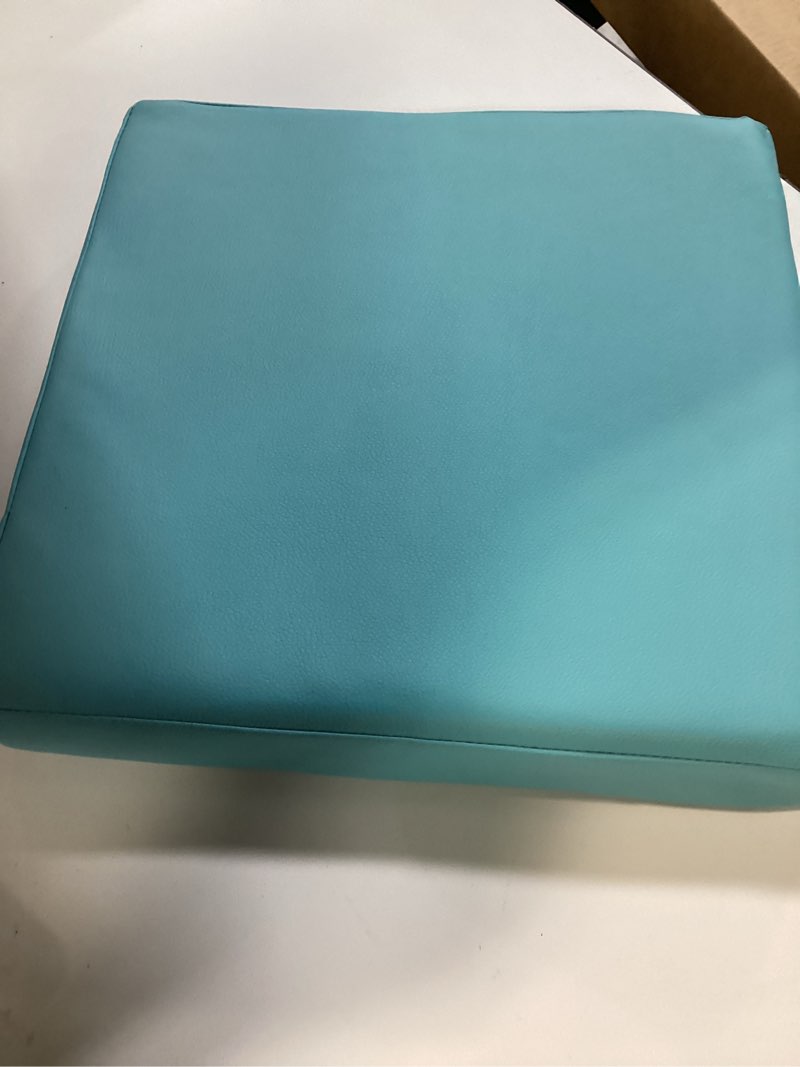 https://lotting-media.assets.bidfta.com/lotting_61e3b2b7-c6fd-4f25-a043-754b6cf7dbf6