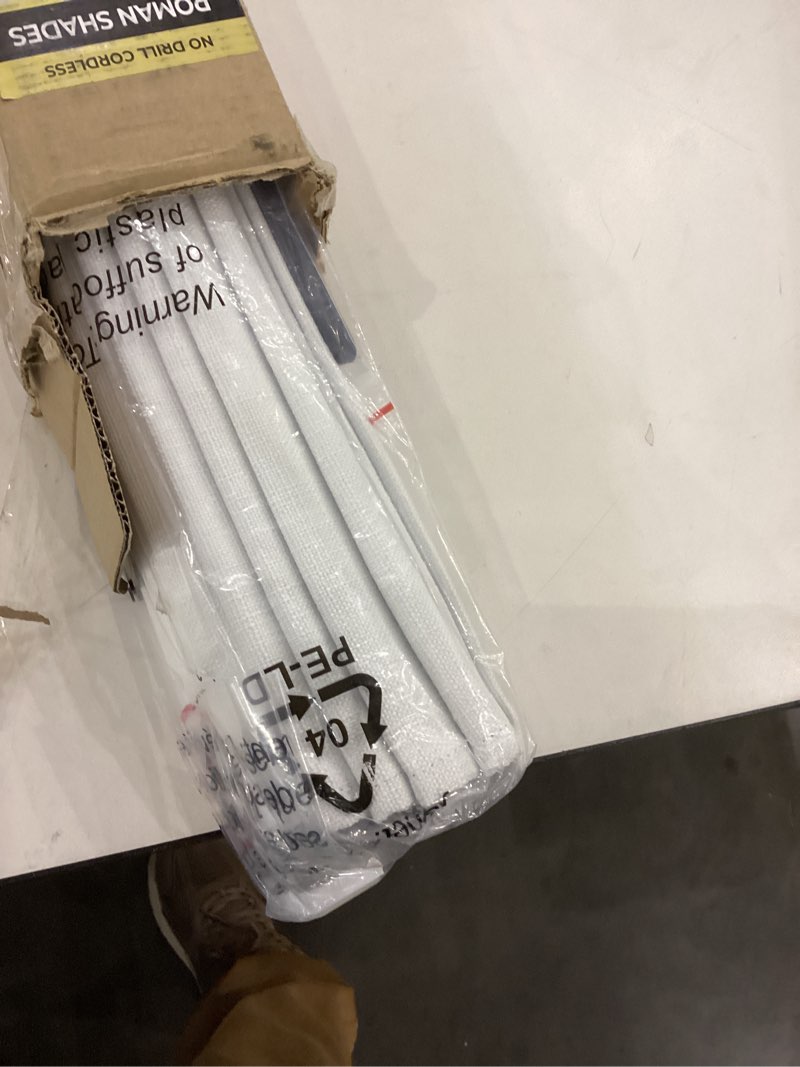 Condition photo showing Good Condition for Cordless roman shade