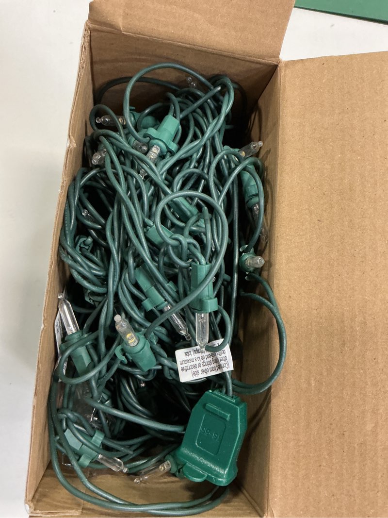 Condition photo showing As Is for GE StayBright 150-Count Warm White LED Net-Style Christmas Lights 6ft X 4ft