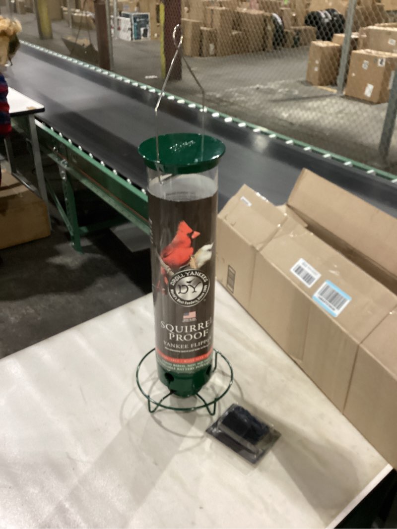 Droll Yankees Squirrel Proof Bird Feeders for Outdoors - YF-M - Flipper, Collapsible Perches, 5-Poun