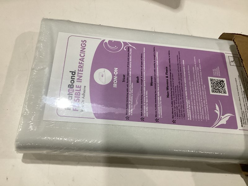 Condition photo showing New/Like New for heatnbond non-woven feather weight fusible 20"x25 yards-white