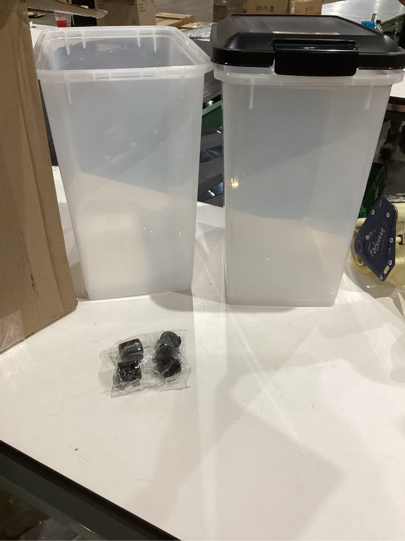 Condition photo showing Good Condition for quart weatherpro® airtight pet food container, black lid