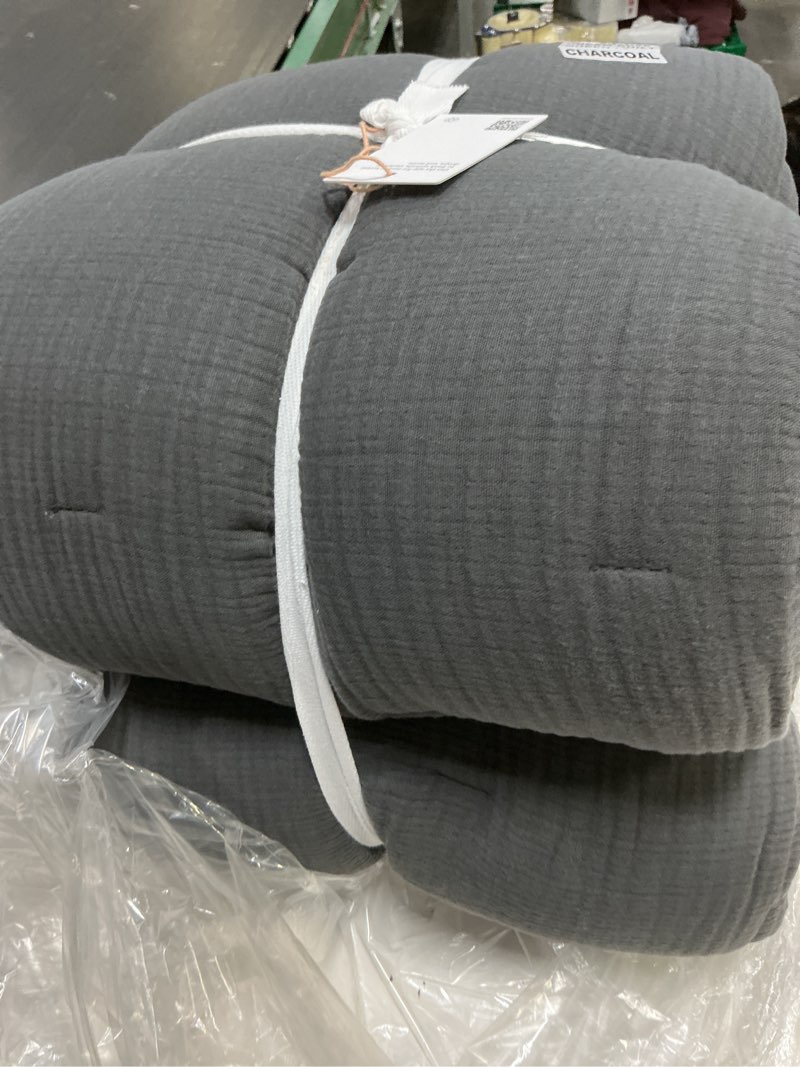 Condition photo showing Good Condition for nwot quince organic airy gauze dream quilt only queen charcoal