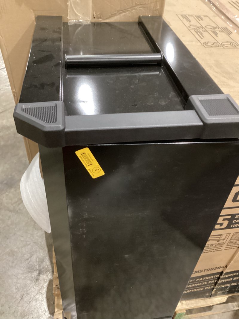 Condition photo showing Good Condition for craftsman s2000 38-in w x 24.74-in h x 18-in d steel tool chest ( patriotic )