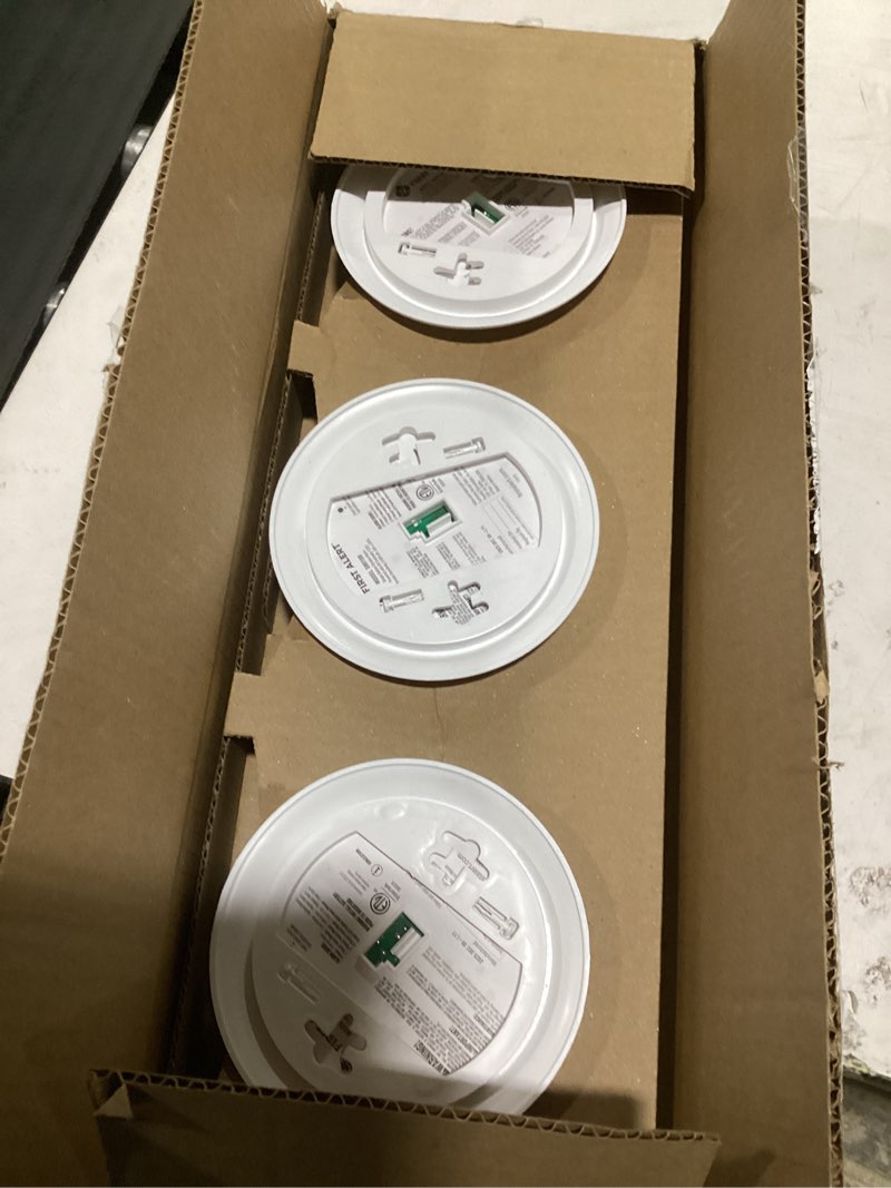 Condition photo showing New/Like New for First Alert SMI100, Battery-Operated Smoke Alarm, 3-Pack 3-Pack Precision Detection SMI100