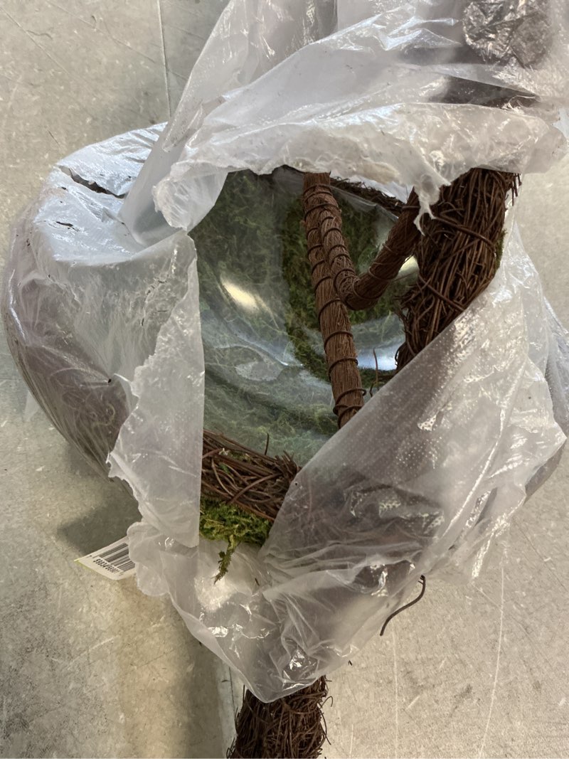Condition photo showing New/Like New for SuperMoss (56901) Woven Bird Feeder, 9.5", Dove (B01C5RTZEC)