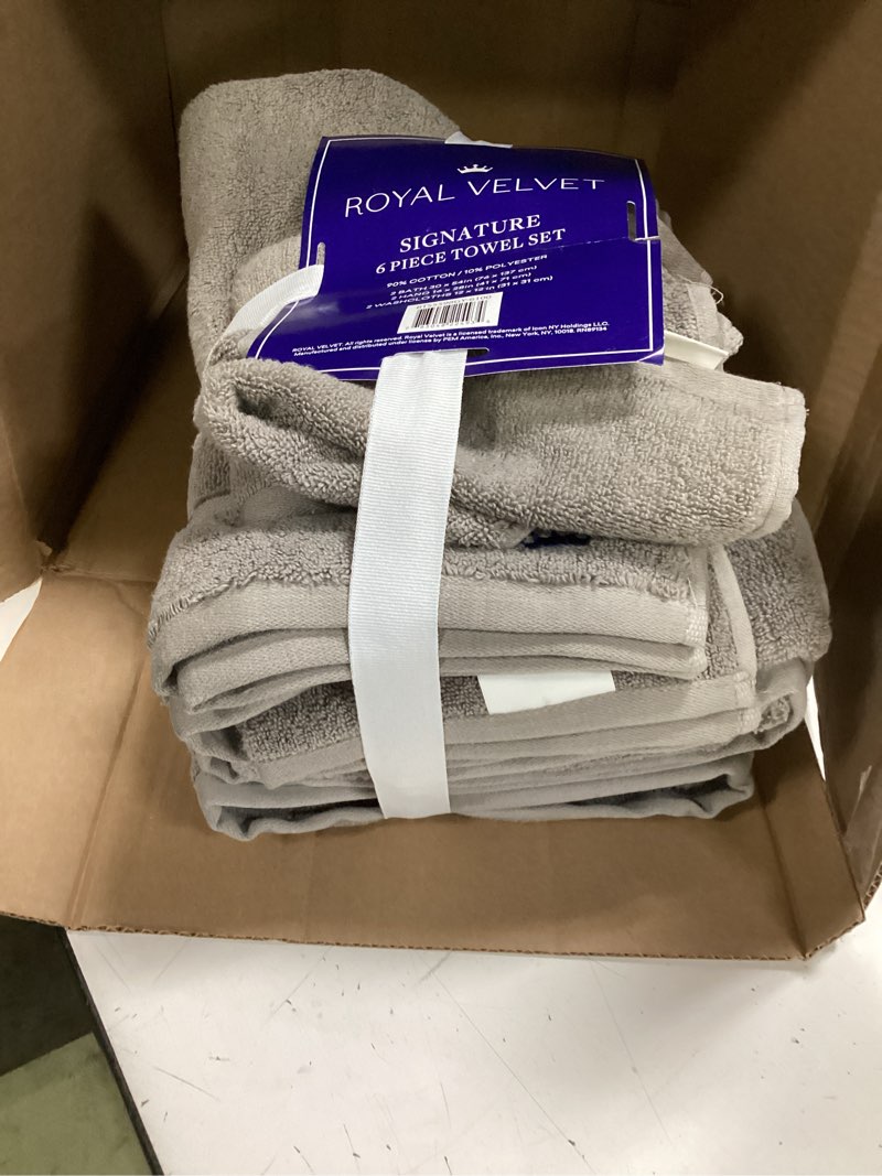 Condition photo showing Good Condition for madison park 800gsm bathroom towel set of 6 100% cotton bath towel set for bathroom luxurious highly absorbent 2 bath towels 2 hand towels 4 washcloths quick dry spa quality grey grey multi-size set (30 x 54, 16 x 28, 13 x 13 in)