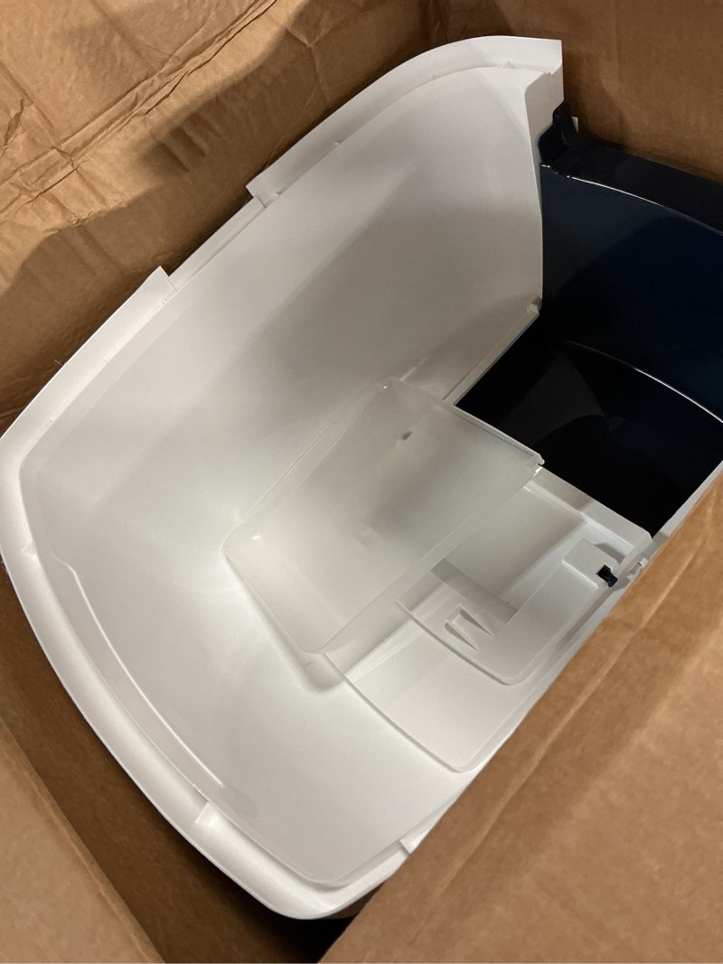 Condition photo showing Good Condition for iris usa cat litter box, large enclosure with front door flap and scoop, covered box with handle and buckles for portability and privacy, navy/white