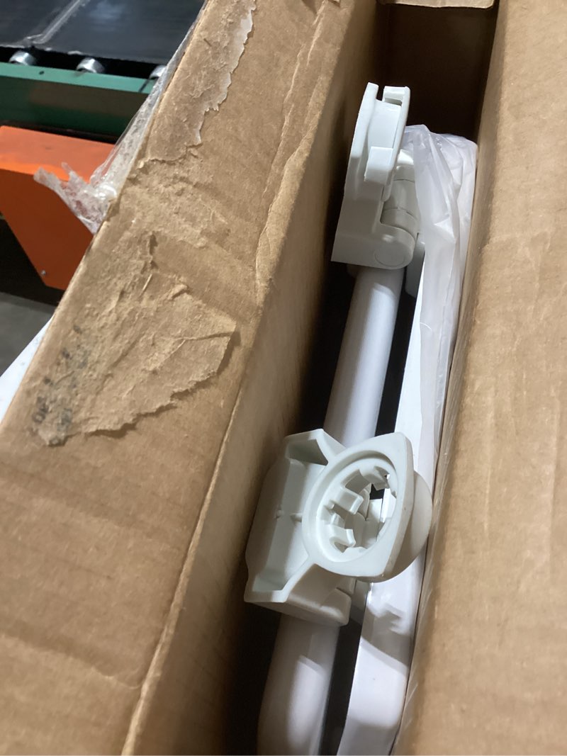 Condition photo showing Good Condition for bemis 500ec 390 toilet seat with easy clean & change hinges, 1 pack round, cotton white round basic