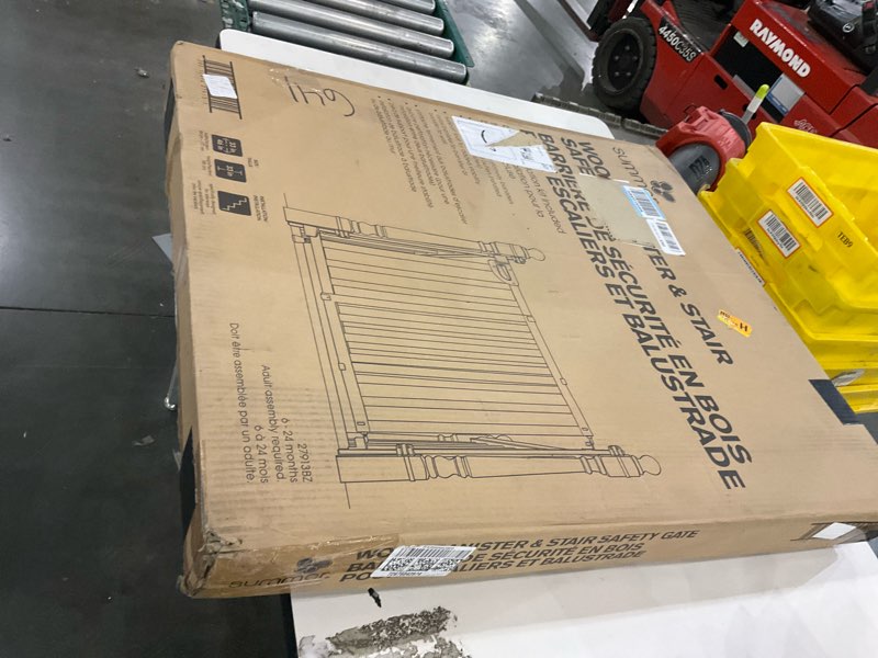 Summer Infant Banister and Stair Wood Safety Gate with Extra Wide Door Design and Comfort Grip handl