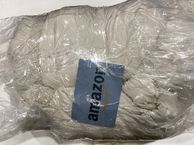 Condition photo showing Good Condition for Andency oversize king forter 2 pillow cases