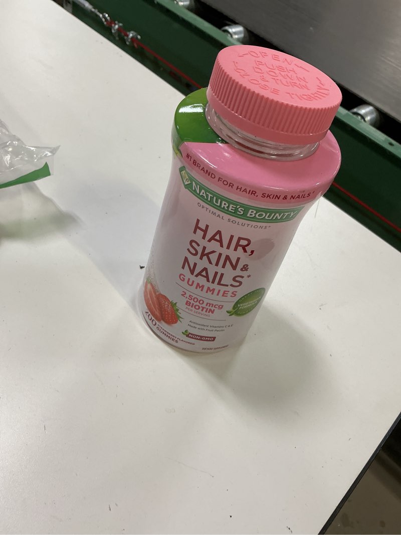 Condition photo showing New/Like New for Exp 12-26 Nature's Bounty Optimal Solutions Hair, Skin and Nails Pectin Gummies, 2500 mcg Biotin Per Serving, No Stick Gummy, Vegetarian Formula, Strawberry Flavor, 200 count, 100 Total Servings 200 Count (Pack of 1)