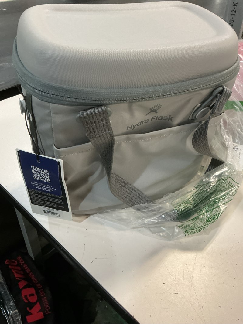 Condition photo showing Good Condition for hydro flask carryout cooler - insulated portable soft cooler - 10 l capacity in birch