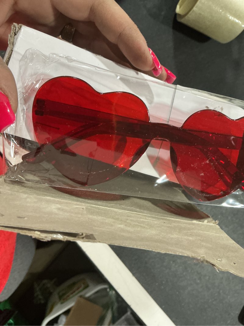 Condition photo showing Good Condition for 20 Pack Heart Sunglasses for Women Candy Transparent Rimless Bulk Heart Shaped Glasses for Bachelorette Party Favors 10red/10hotpink