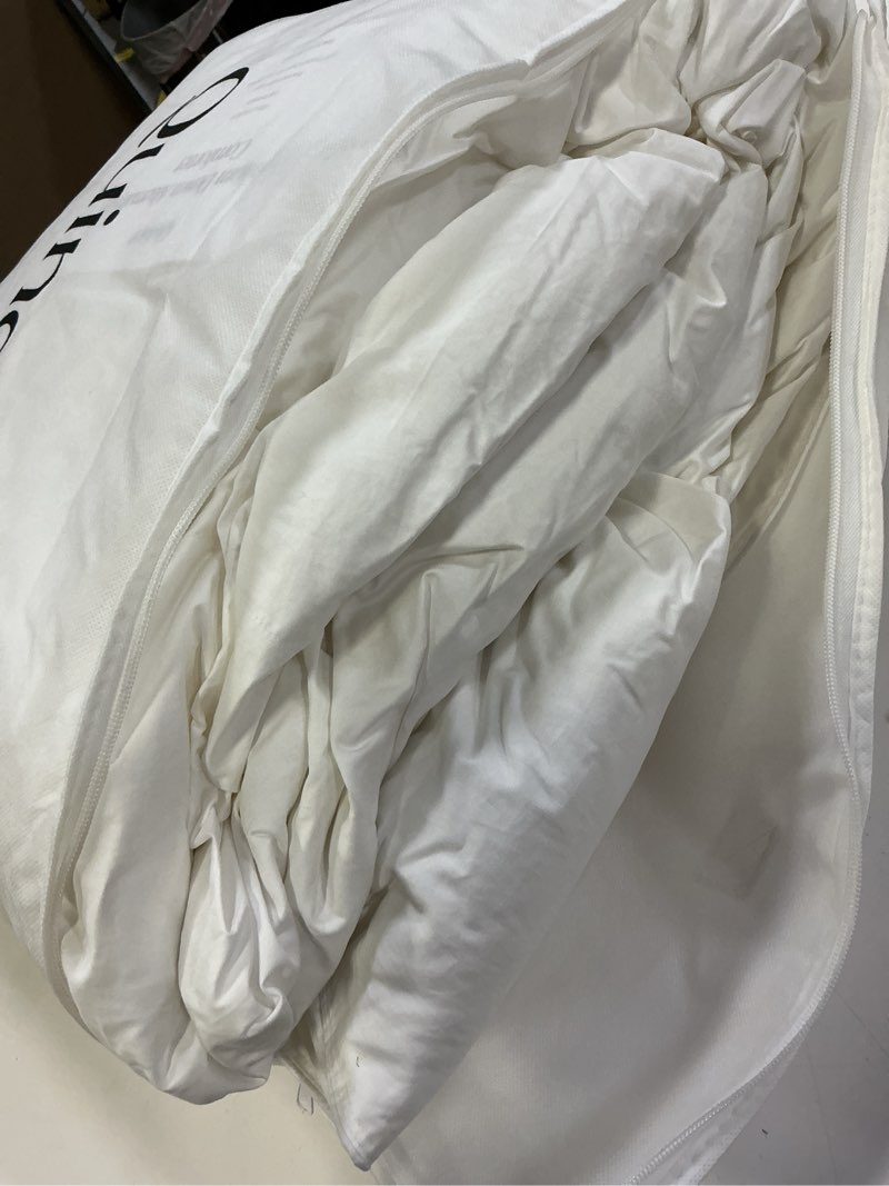 Condition photo showing Good Condition for lightweight premium down alternative comforter, full/queen, white