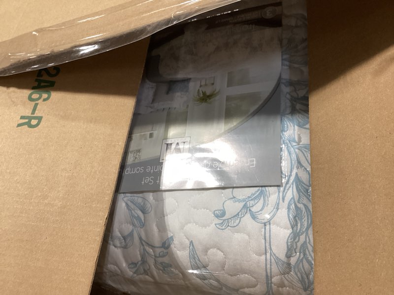 Condition photo showing Good Condition for quilt 3pc set double/queen transitions dream blue