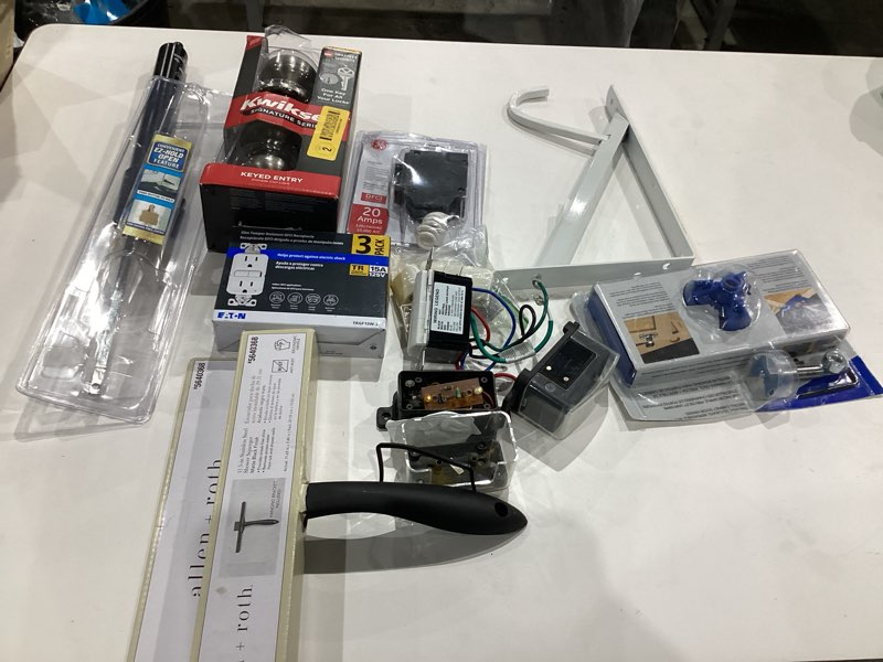 https://lotting-media.assets.bidfta.com/lotting_627e4a66-6012-46ab-8bf0-0a460c879c65