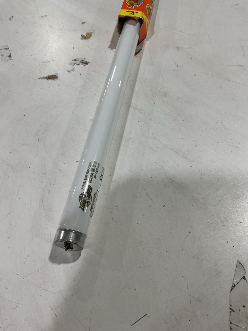 Condition photo showing Good Condition for Zoo Med Tropicsun 5500K Daylight Bulb for Aquariums, 24" L, 18 Watts 18 W / 24 IN White