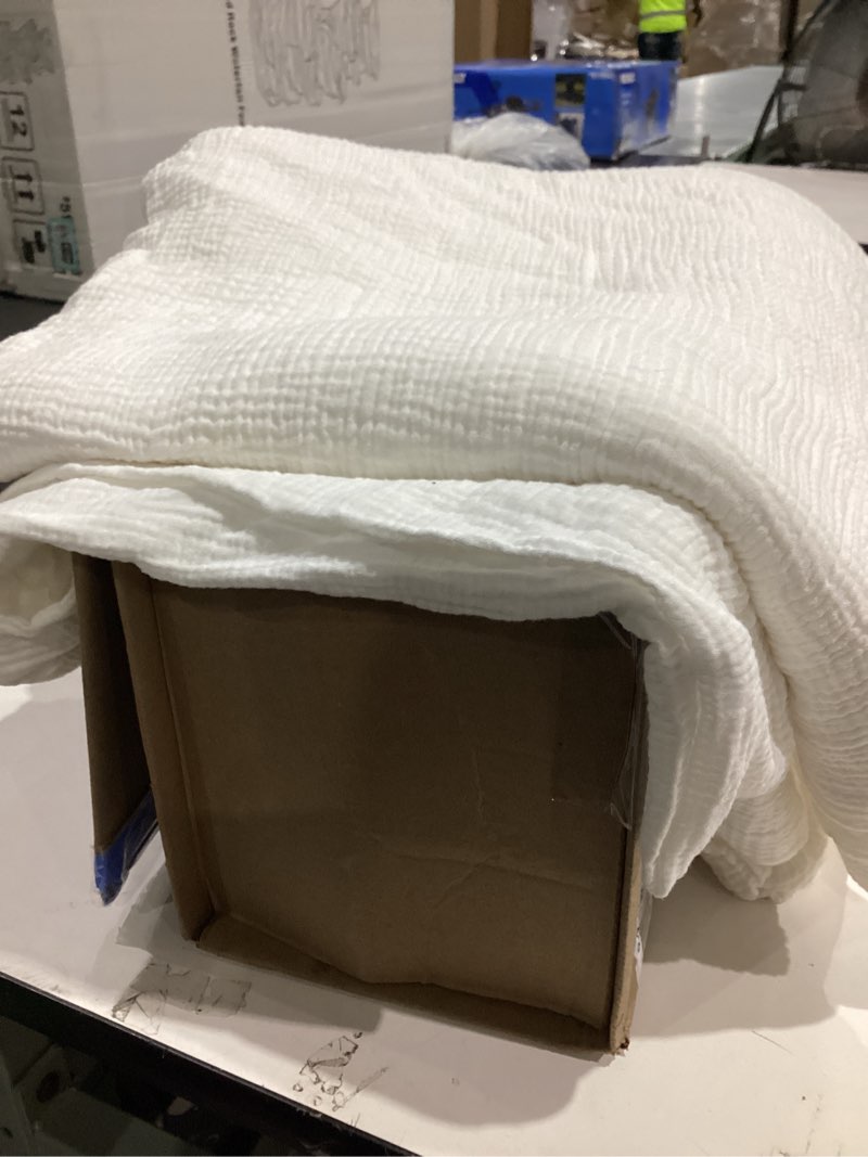 Condition photo showing Good Condition for full size fitted sheet with zipper
