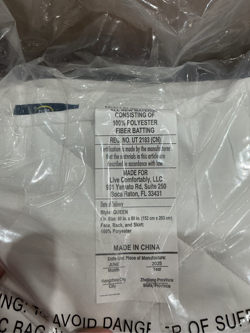 Condition photo showing New/Like New for serta mattress cover queen white
