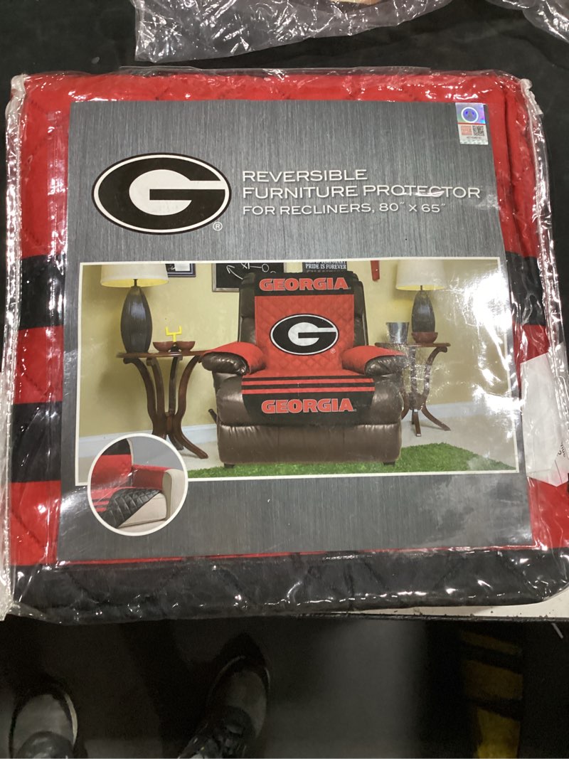 Condition photo showing Good Condition for pegasus sports ncaa georgia bulldogs furniture protector with elastic straps, recliner, red
