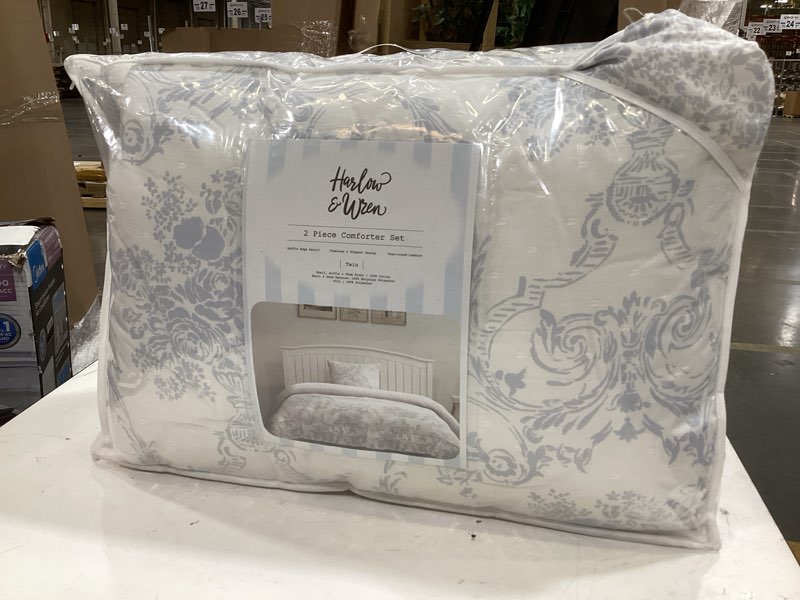Condition photo showing As Is for twin ruffle comforter set blue floral