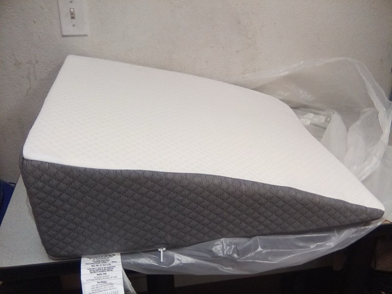 kolbs bed wedge pillow with memory foam 