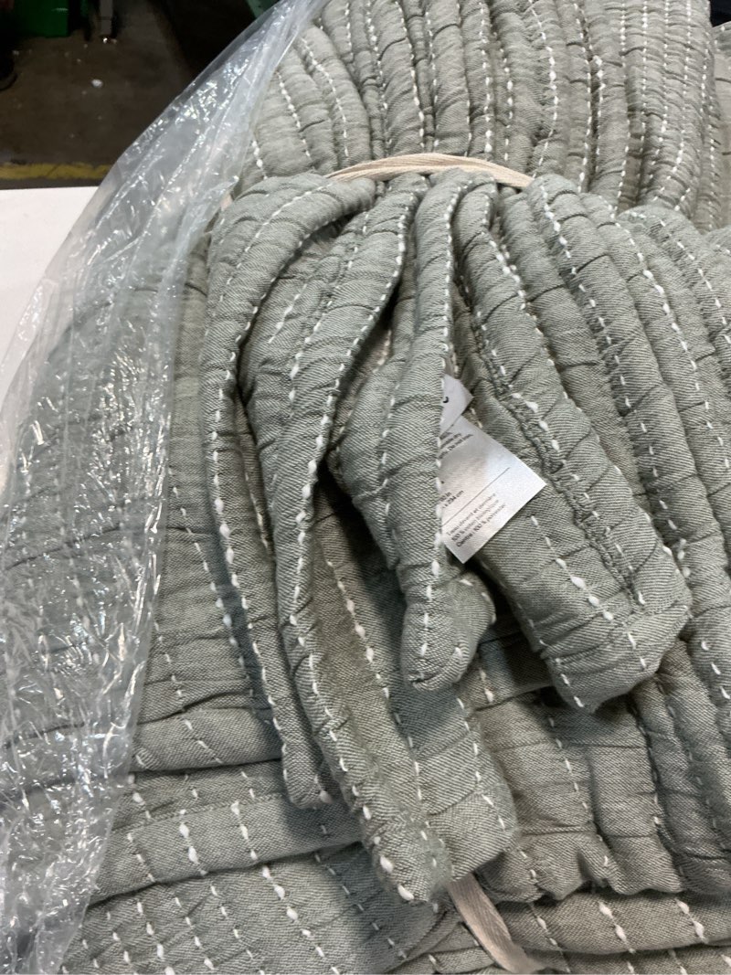Condition photo showing New/Like New for organic cotton channel stitch coverlet size king/cal king
