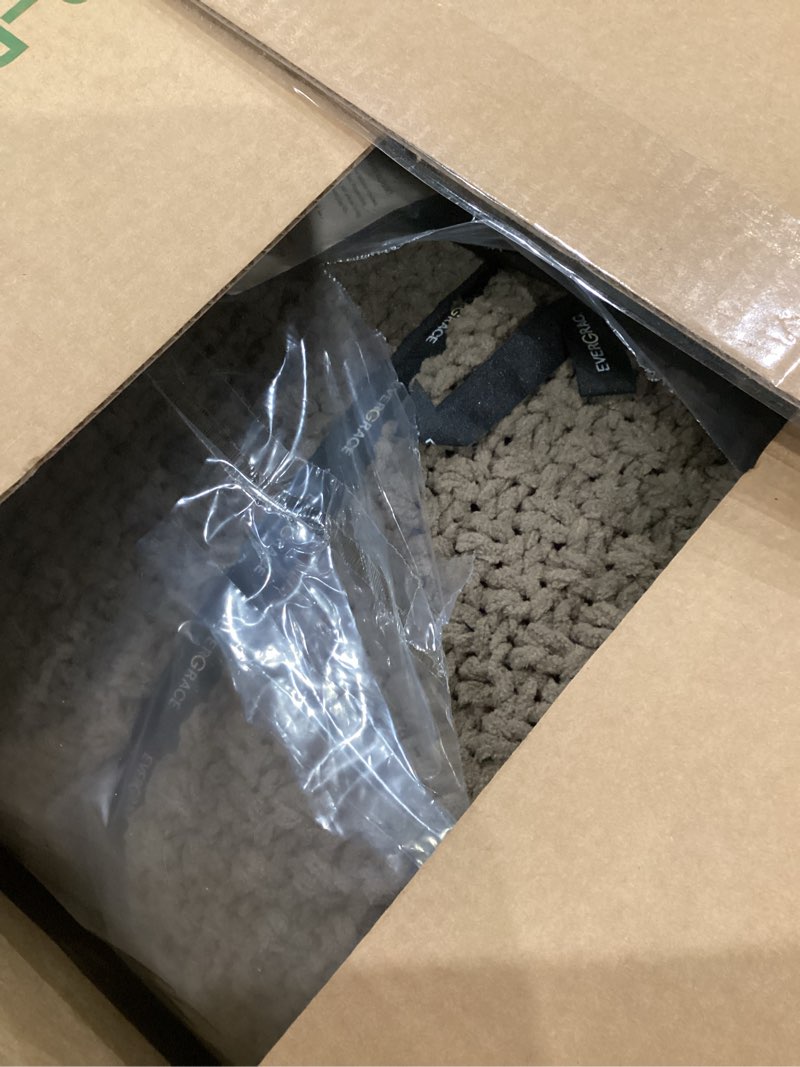 Condition photo showing Good Condition for EVERGRACEHOME Chunky Chenille Knit Throw Blanket for Couch, Soft Luxurious Moss Stitch Blankets for Bed, Cozy Decorative Farmhouse Knitted Throws for Sofa, Mocha Brown, 60" x 80" Mocha Brown 60" x 80"