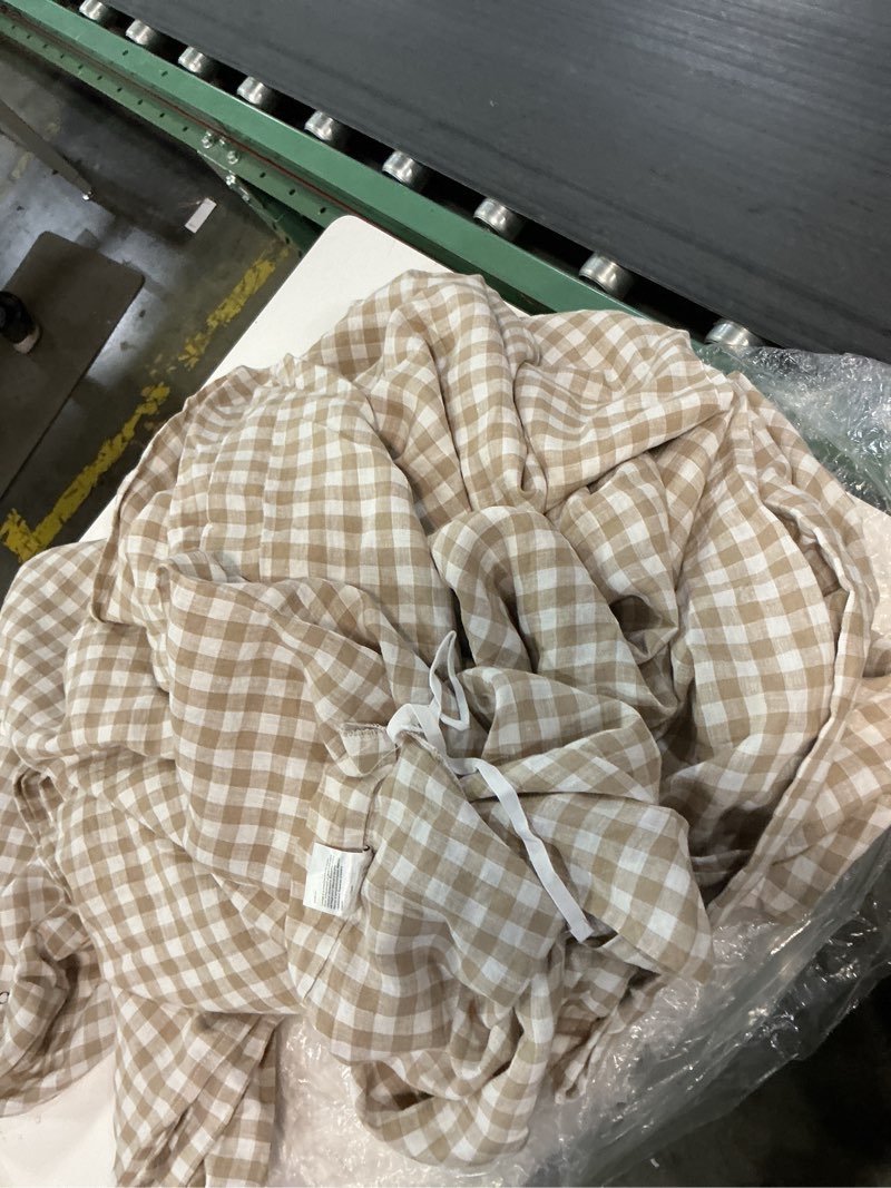 Condition photo showing Good Condition for classic organic percale gingham duvet cover color: cafe size: king/cal king