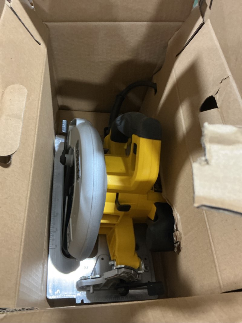 dewalt circular saw, 7-1/4 inch, pivoting with up to 57 degree bevel, corded (dwe575sb)