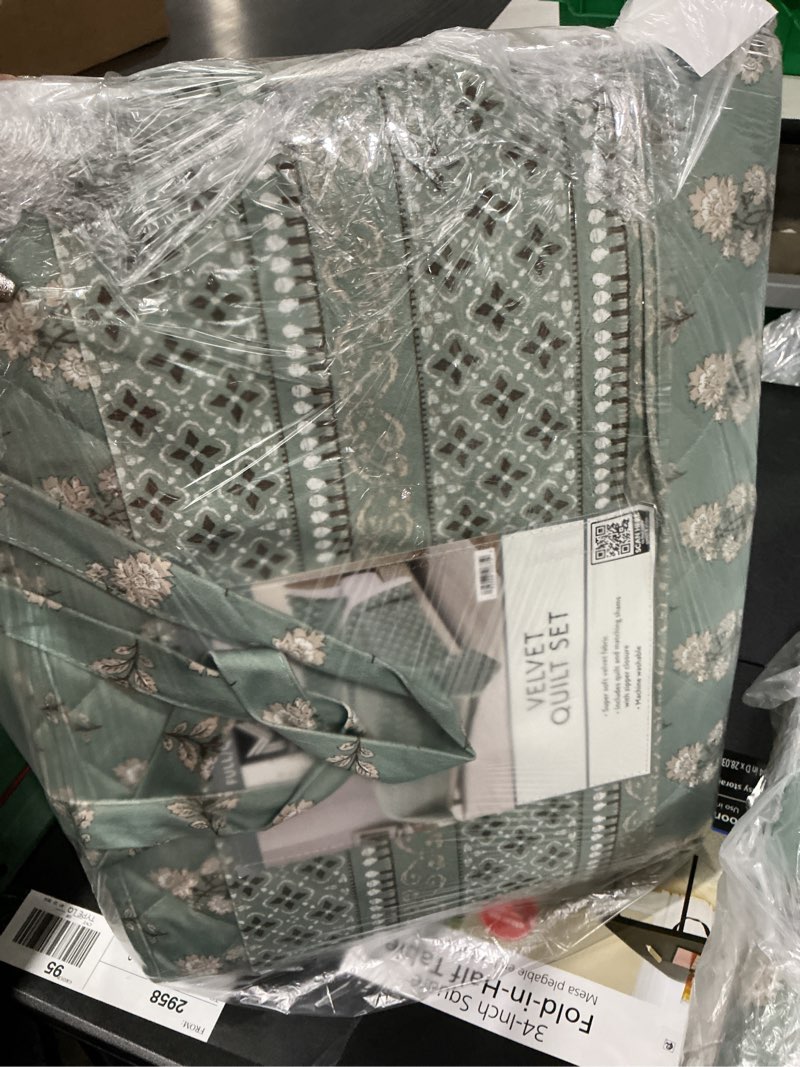 Condition photo showing New/Like New for member's mark 3-piece velvet box quilt set, full/queen