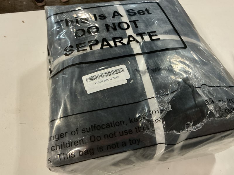 Condition photo showing Good Condition for windyun 4 pack 155 gallon extra large moving bags xxl heavy duty storage bag with strong zipper handle jumbo big tote box foldable for college dorm travel clothes duffle blanket pillow(black) 155 gallon black 4