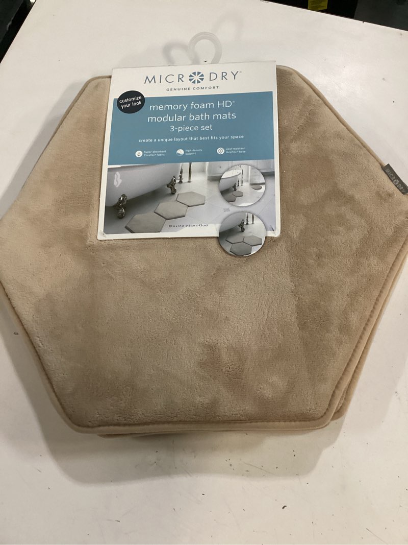 Condition photo showing New/Like New for microdry® memory foam hd modular bath mats 3-piece set with griptex skid-resistant base, 19x17