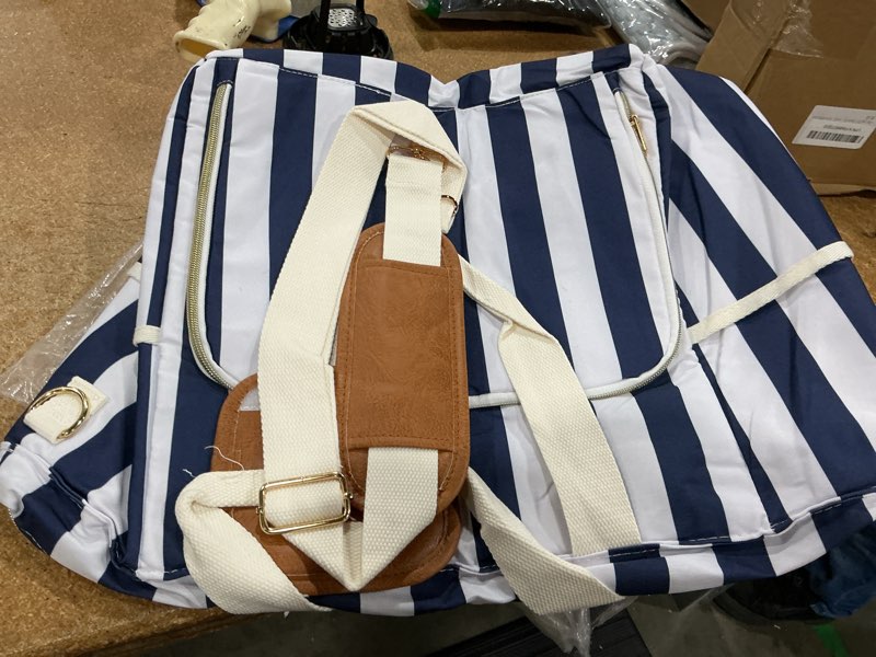 Condition photo showing Good Condition for large insulated soft cooler bag 30l with thermal insulation, family size portable cooler for picnic, beach, camping, travel navy blue
