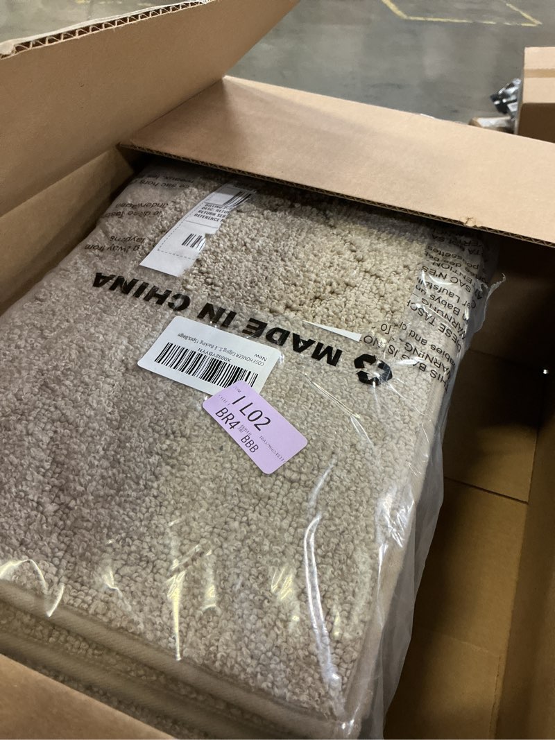 Condition photo showing Good Condition for cosy homeer edging stair treads non-slip carpet mat 28inx9in indoor stair runners for wooden steps, edging stair rugs for kids and dogs, 100% polyester tpe backing (15pc, beige) beige 28 x 9 inches (15 pieces)