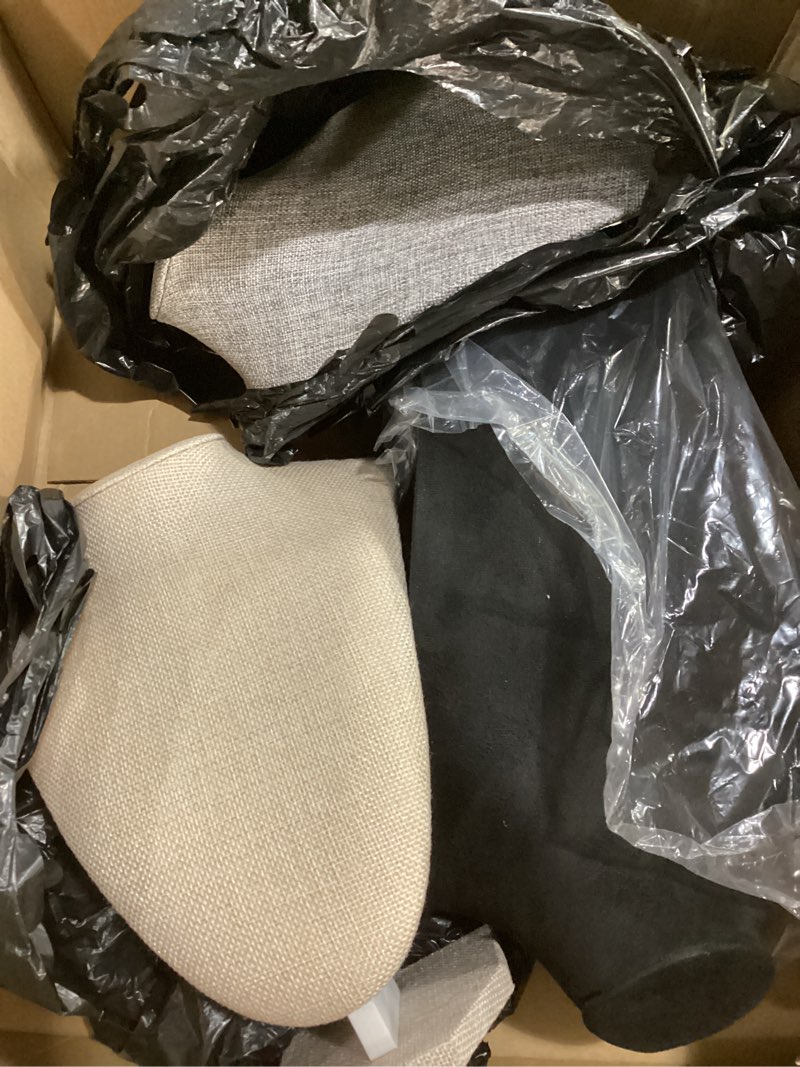 Condition photo showing Good Condition for Kigley 6 Pcs Black PU Leather Jewelry Bust Display Necklace Holder Stand Necklace Mannequin Holder for Jewelry Display Trade Show(11.42 x 3.94 x 6.89 Inches)