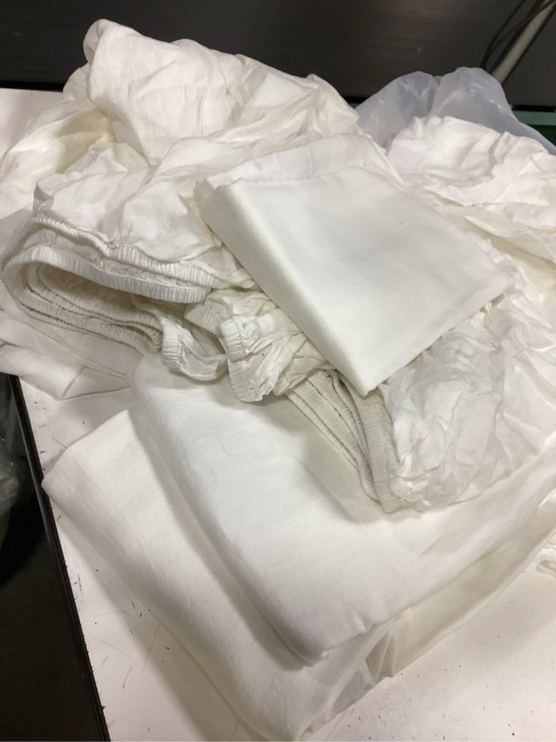 Condition photo showing Good Condition for quince linen sheet set 5 pieces split king white