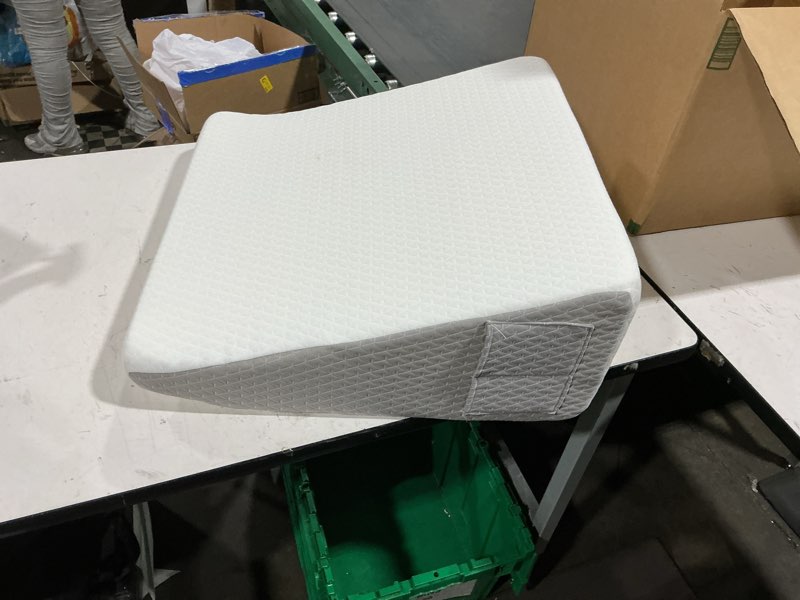 Condition photo showing Good Condition for forias wedge pillow cover for 10" triangle pillow wedge replacement, machine washable, soft and breathable, air layer wedge pillow case (wedge pillow cover only)