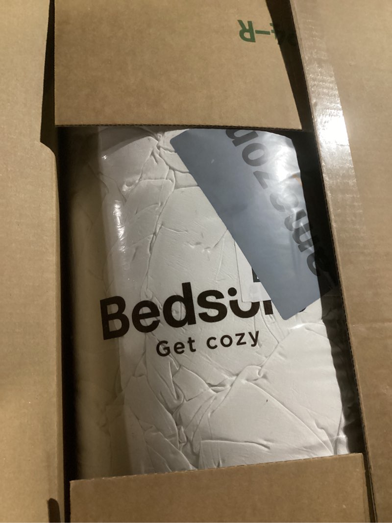 Condition photo showing Good Condition for Bedsure King Size Comforter Set, White Soft Prewashed Bedding for All Seasons, 3 Pieces GentleSoft™ Warm Down Alternative Bed Set, 1 Lightweight Comforter (104"x90") and 2 Pillowcases (20"x36")